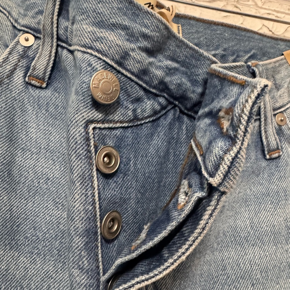 Madewell Low-Slung Straight Jeans in Light Blue with cross over button closure - Picture 4 of 5